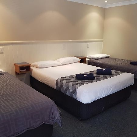 Dirranbandi Motor Inn Екстериор снимка