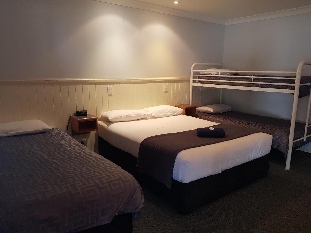Dirranbandi Motor Inn Екстериор снимка